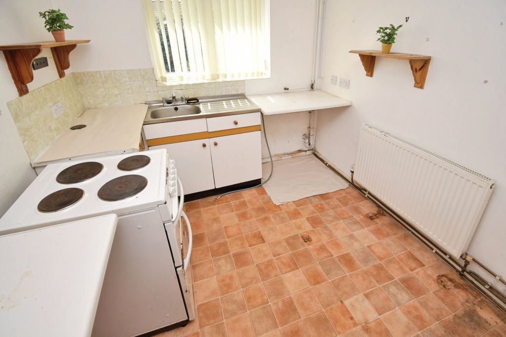 Property photo 3 of 15 Kitchen