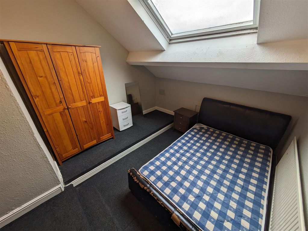 Property photo 3 of 9 Bedroom 10