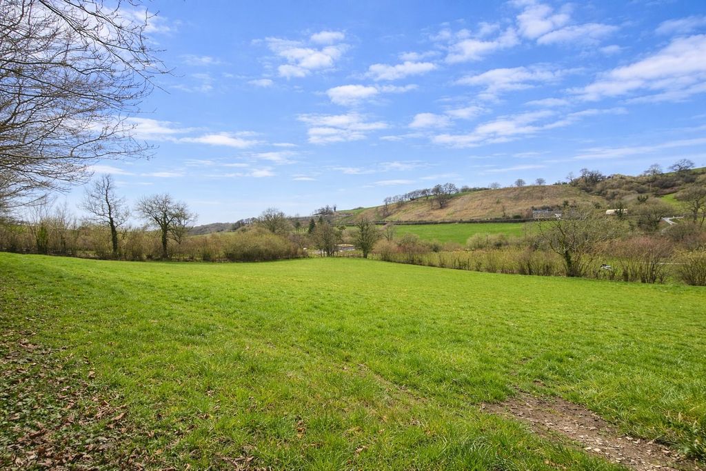 Property photo 3 of 32