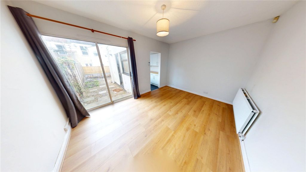 Property photo 2 of 10 Picture No. 13