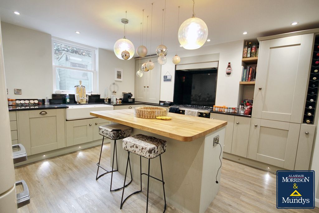 Property photo 2 of 25 Kitchen Breakfast Room