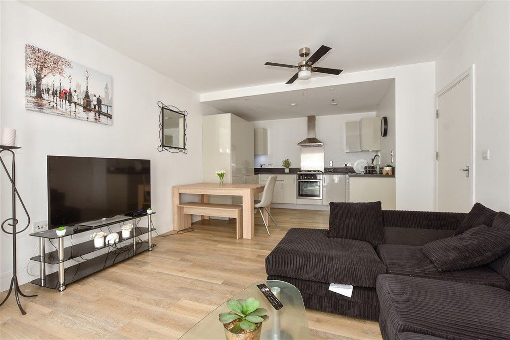 Property photo 1 of 4 Lounge/Kitchen