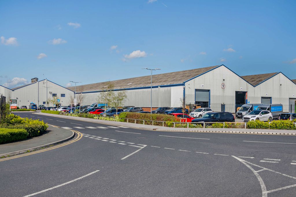 Property photo 3 of 10 8644543-Exterior43-800