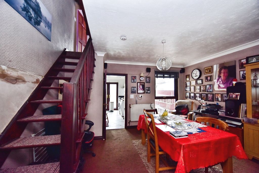 Property photo 3 of 17 Photo