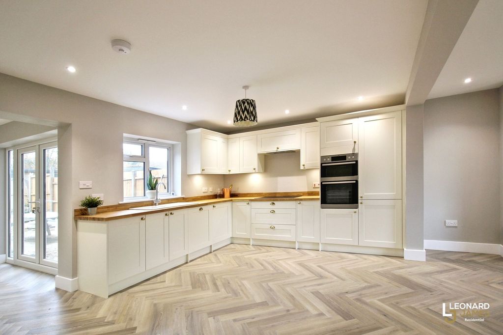 Property photo 2 of 14 Kitchen