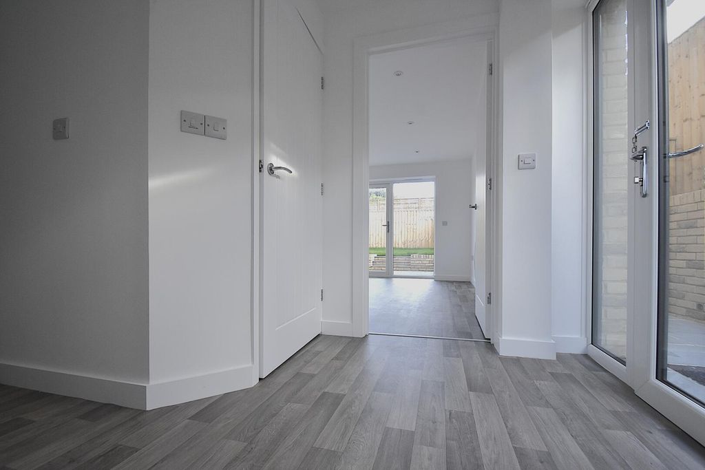 Property photo 3 of 9 Hallway