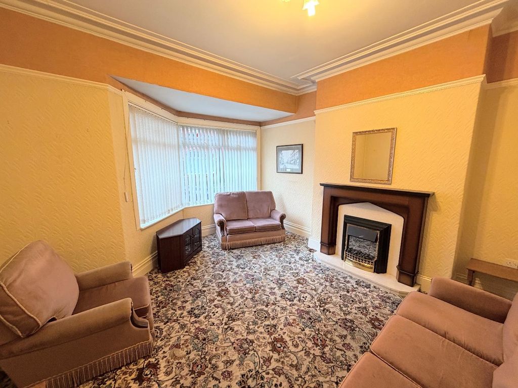 Property photo 2 of 13 Lounge