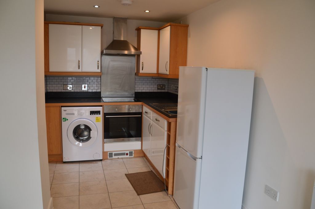 Property photo 3 of 10 Kitchen