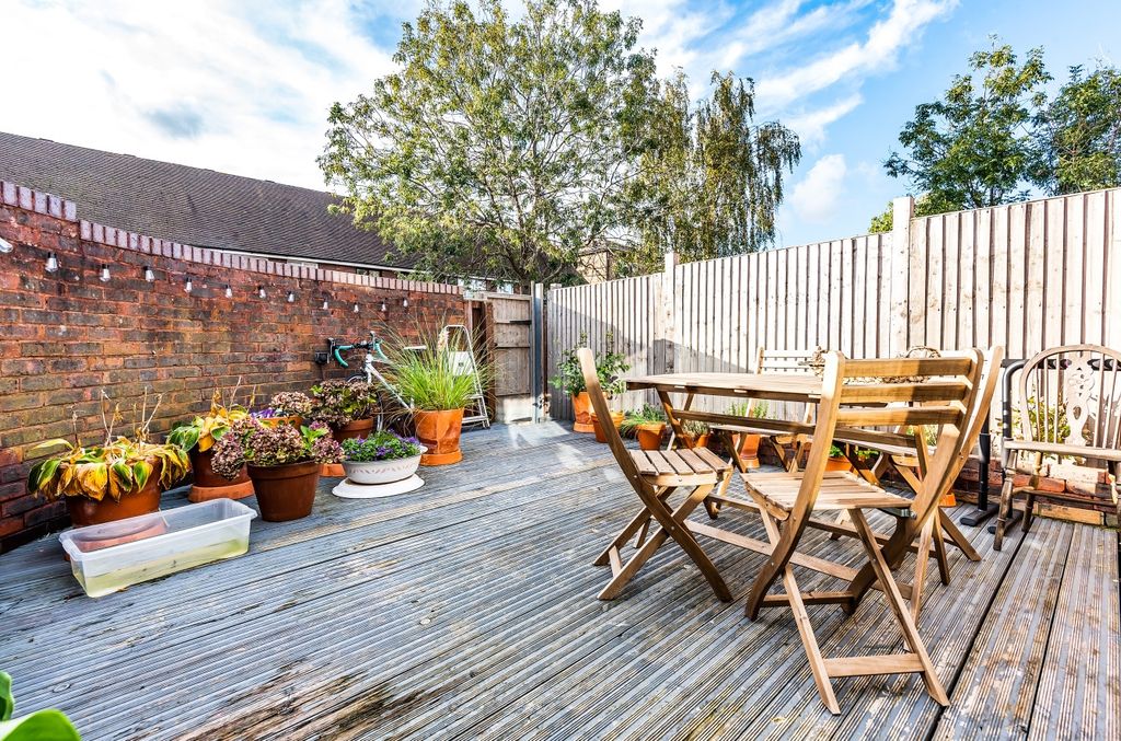 Property photo 3 of 16 Garden