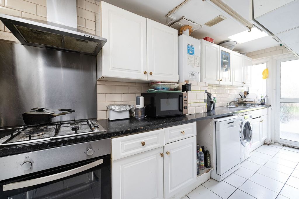 Property photo 3 of 18