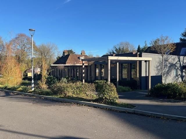 Property photo 1 of 13 32 Manor Gardens Photo 18.Jpg