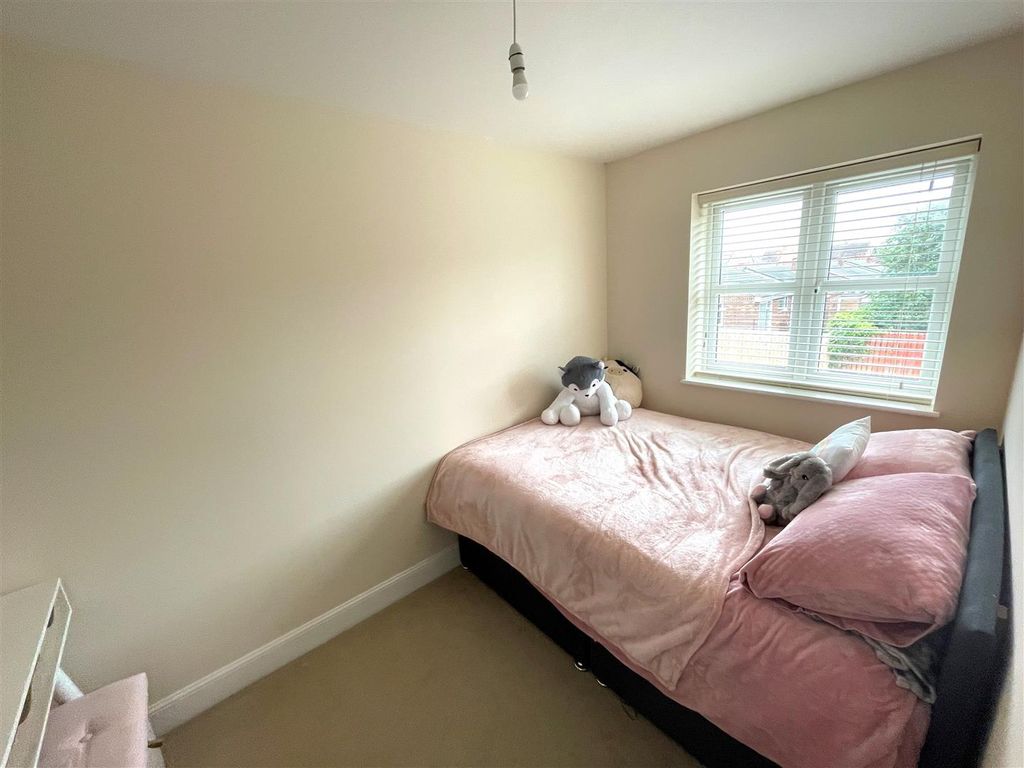 Property photo 3 of 12 Bed 2.Jpg