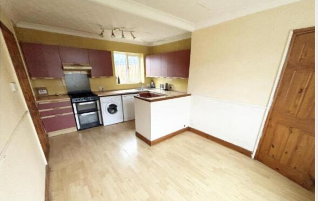 Property photo 2 of 11 Img_7953