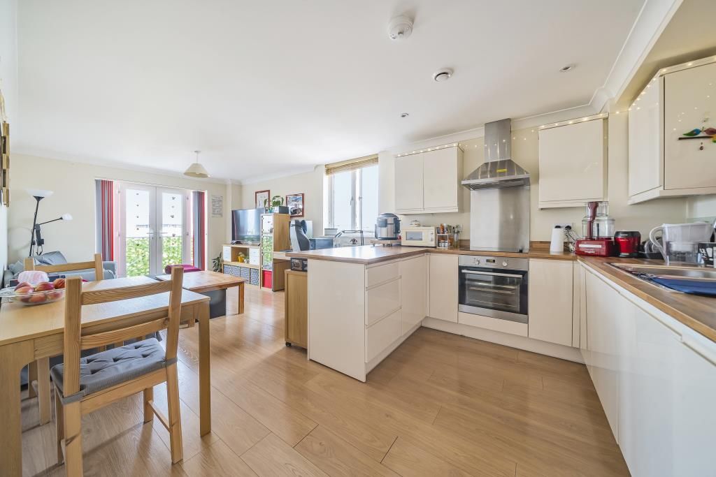 Property photo 3 of 11 Kitchen