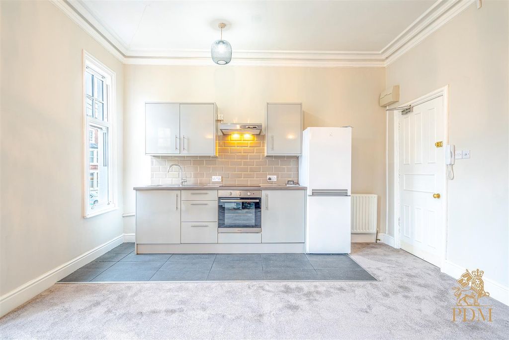 Property photo 3 of 7 Flat 2, 4, Mapperley Park Drive Nottingham, Ng3 5B