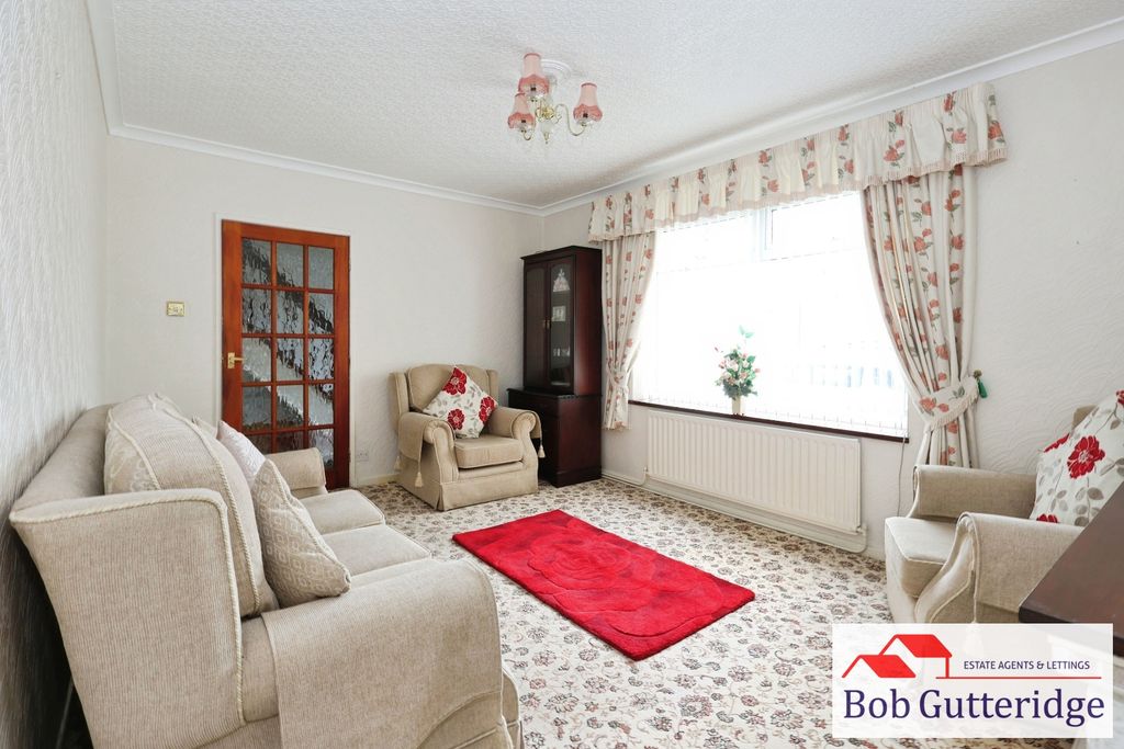 Property photo 3 of 22 Lounge