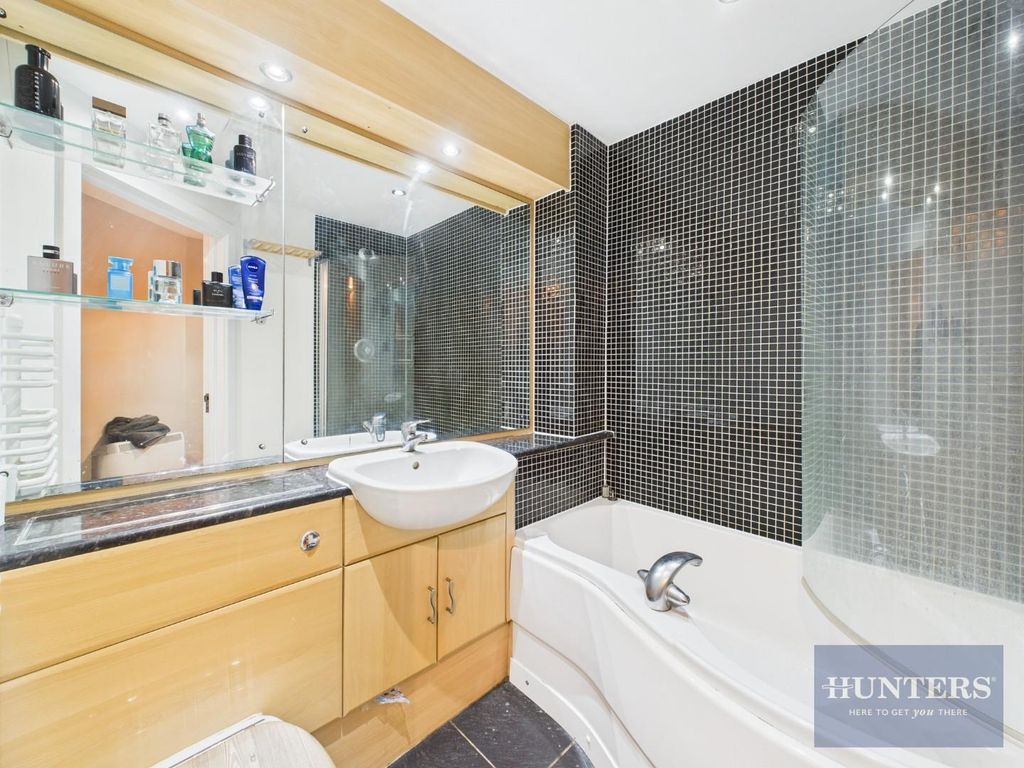 Property photo 1 of 9 Bathroom
