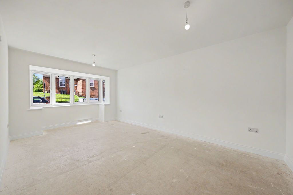 Property photo 3 of 27 Living Room