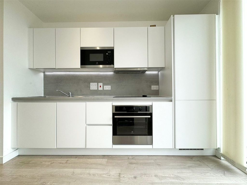 Property photo 2 of 6 Picture No. 12