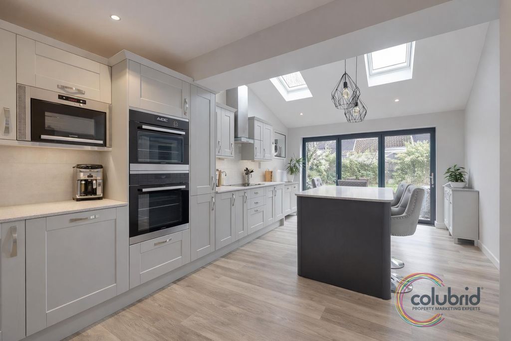 Property photo 2 of 28