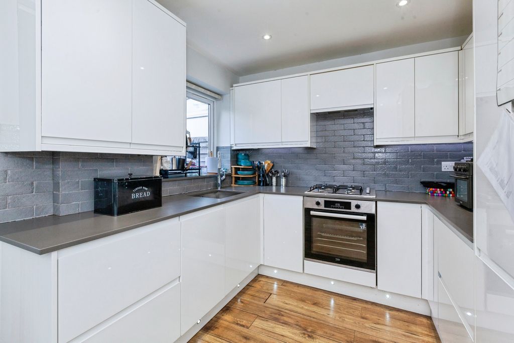 Property photo 2 of 14 Kitchen