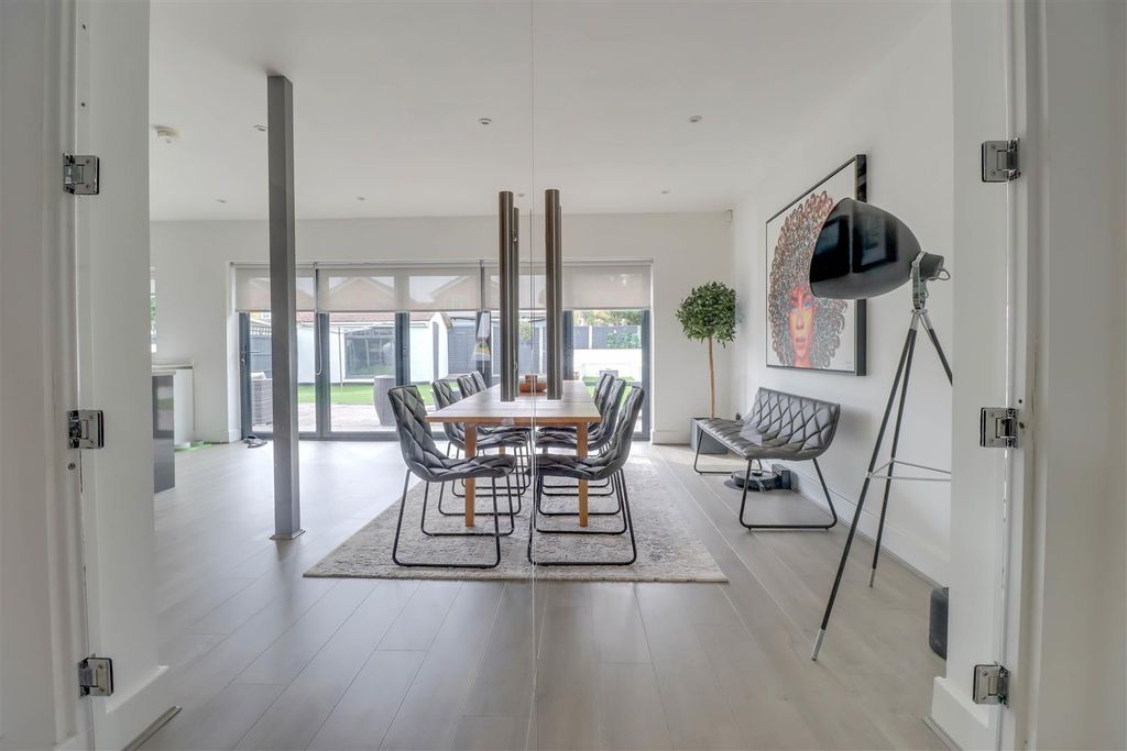 Property photo 3 of 32 133 London Road Inside-20.Jpg