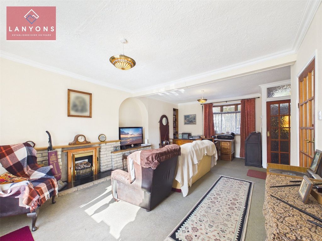 Property photo 3 of 24 Picture No. 01