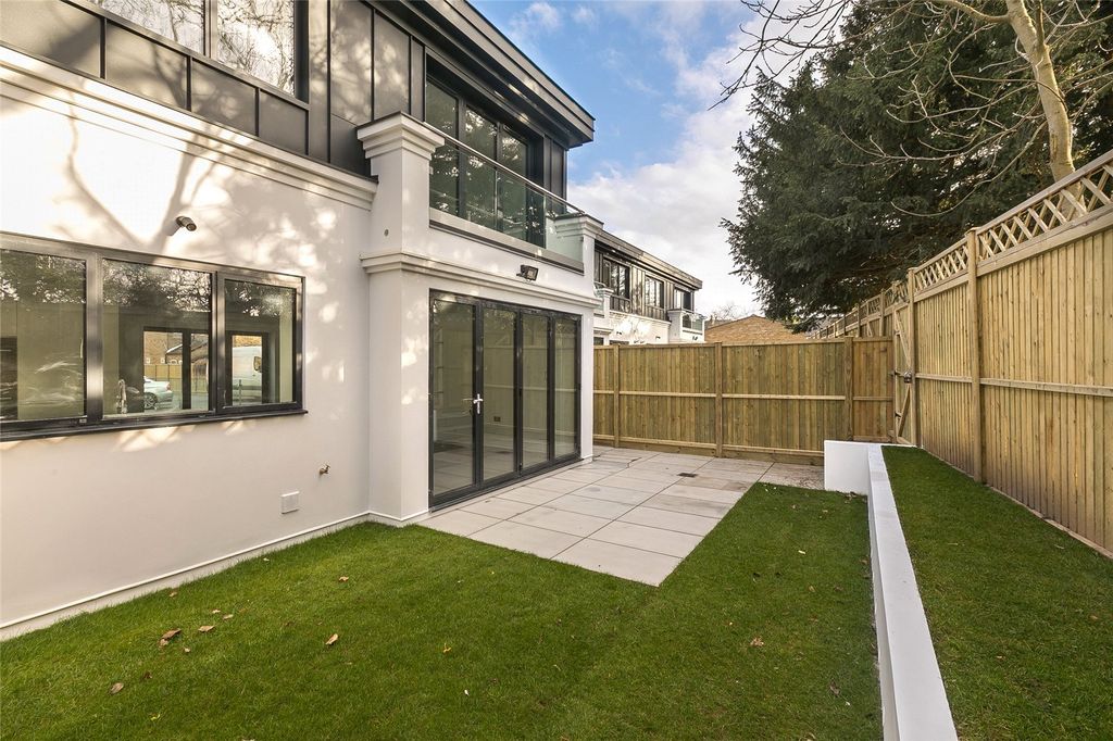 Property photo 3 of 24 Picture No. 12