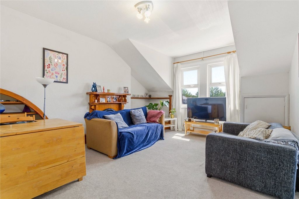 Property photo 1 of 16 Picture No. 11