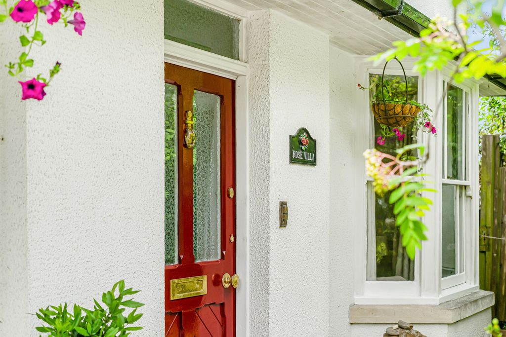 Property photo 2 of 27 Door