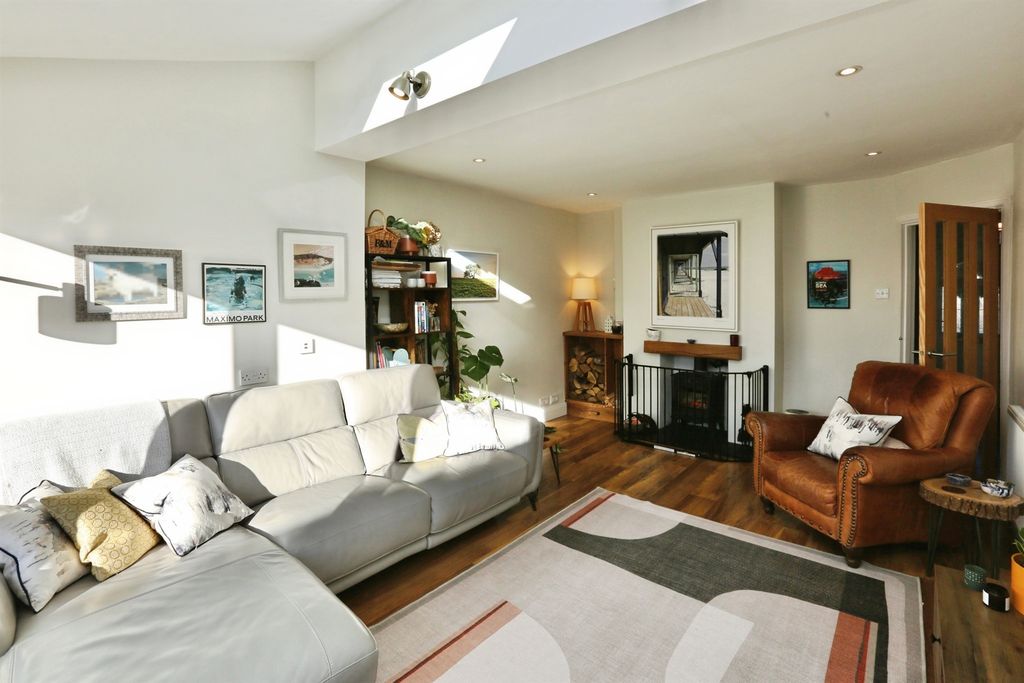 Property photo 3 of 22