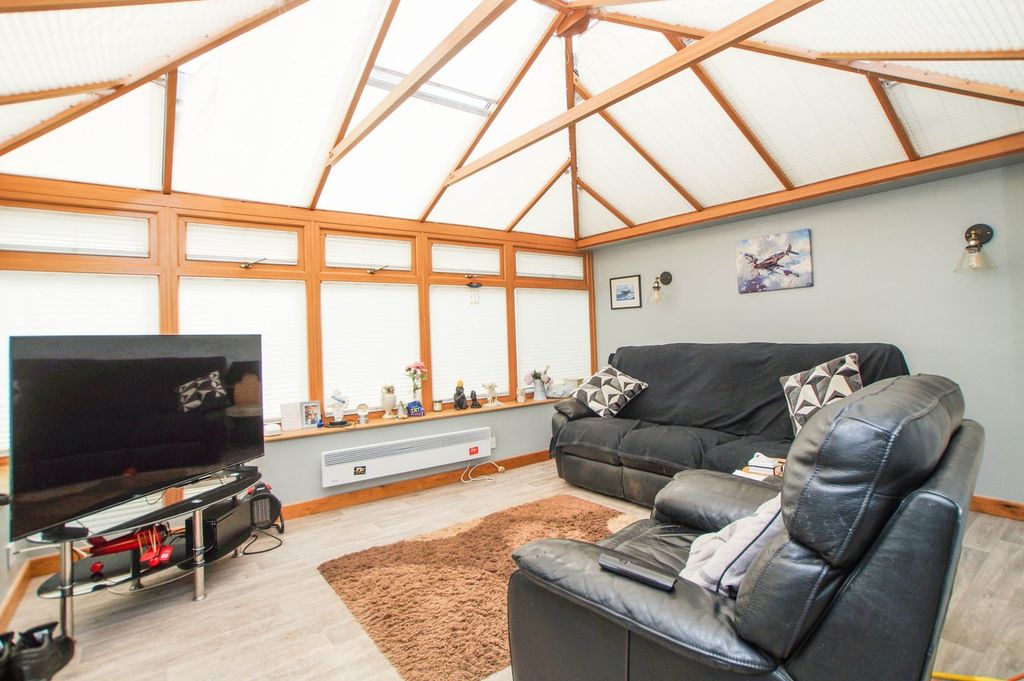 Property photo 3 of 22 Conservatory