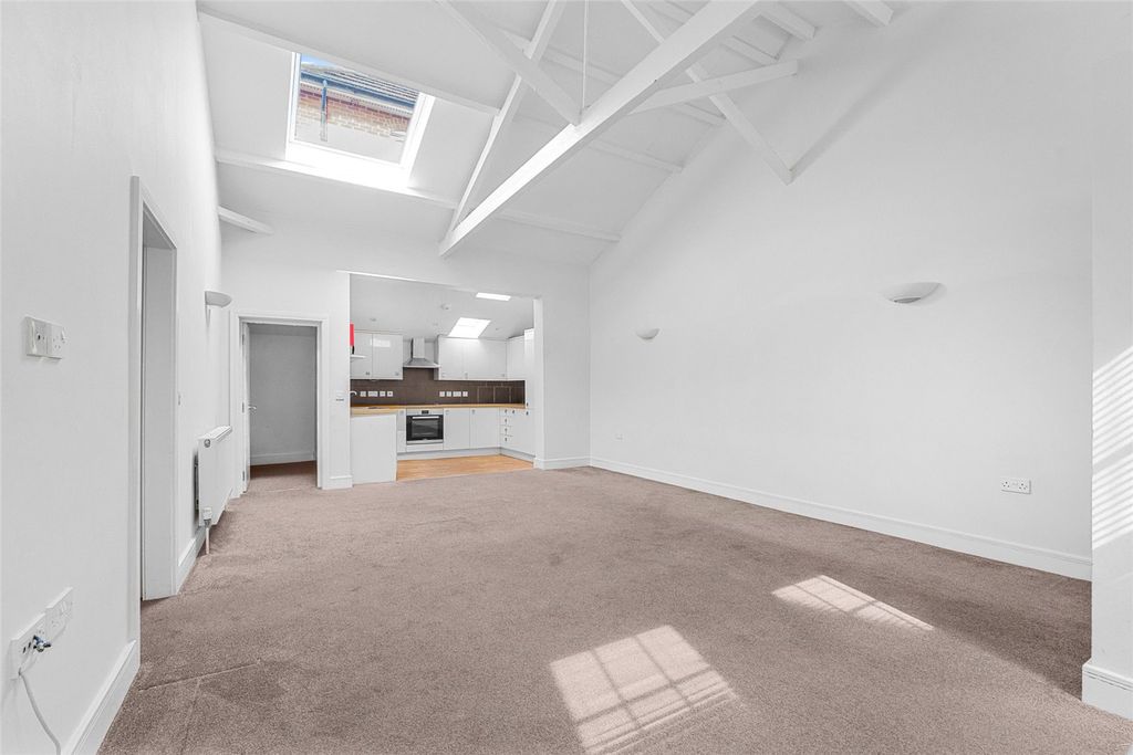 Property photo 3 of 19 Picture No. 06