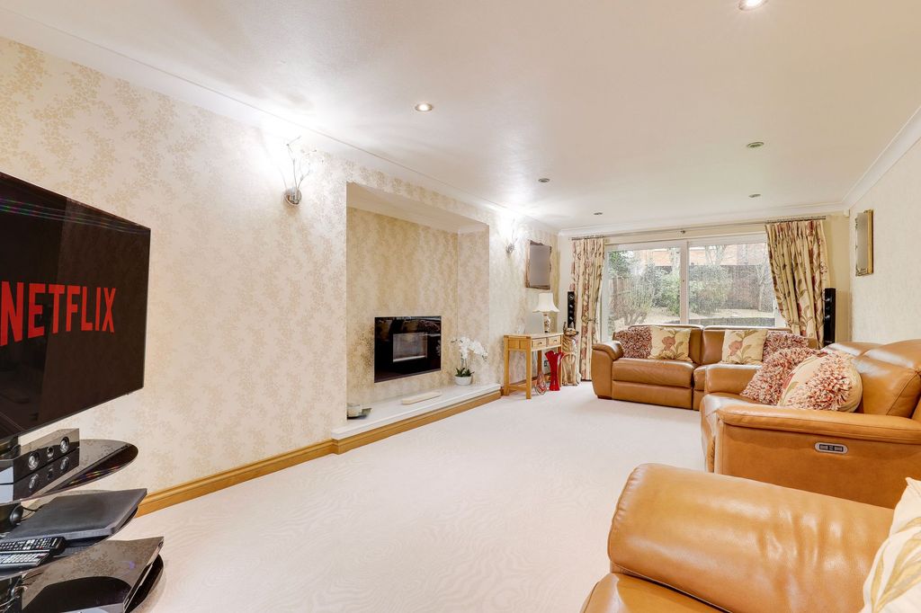 Property photo 2 of 34