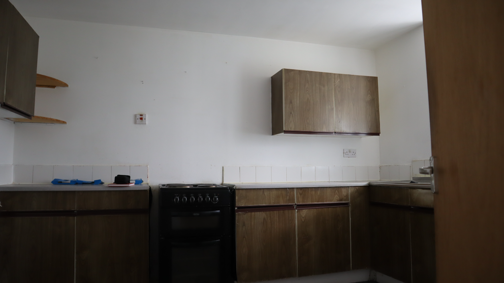 Property photo 2 of 27