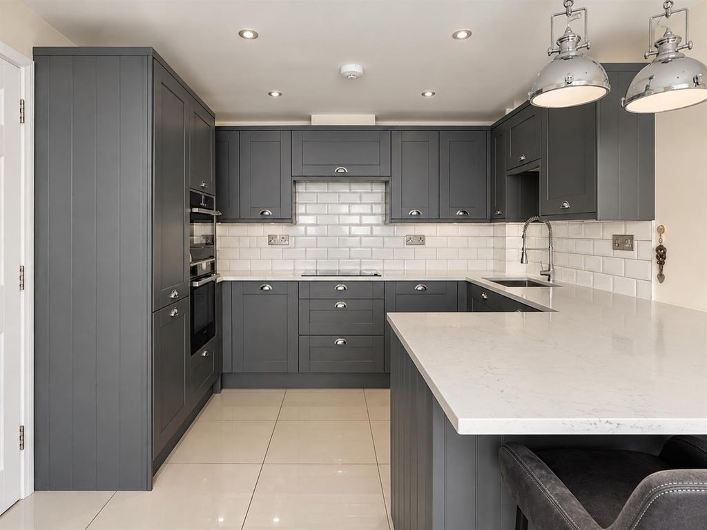 Property photo 3 of 26 7A827861-6F0E-4c4F-A736-9Fff80c475B6.Png
