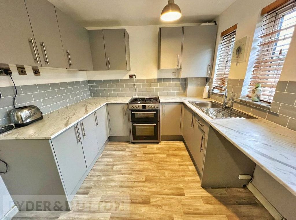 Property photo 2 of 11 Kitchen
