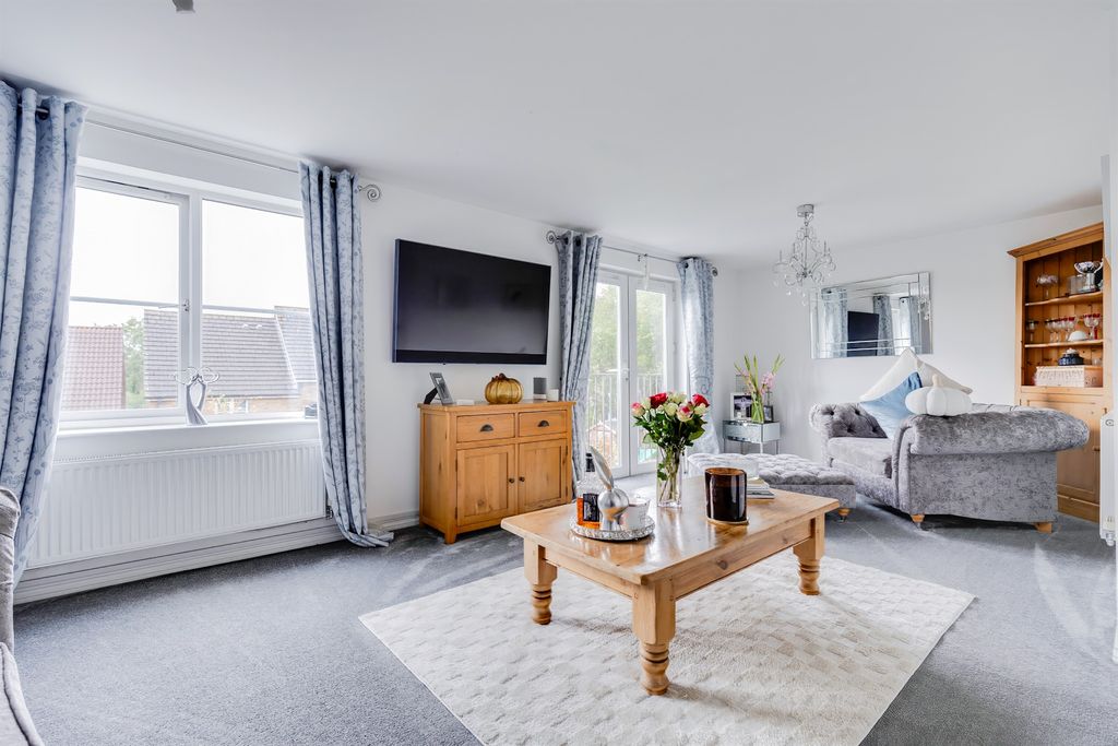 Property photo 3 of 32