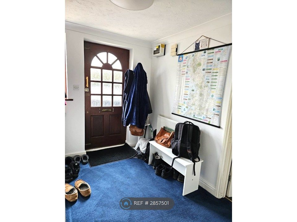Property photo 2 of 23 Entrance Hall 1/2