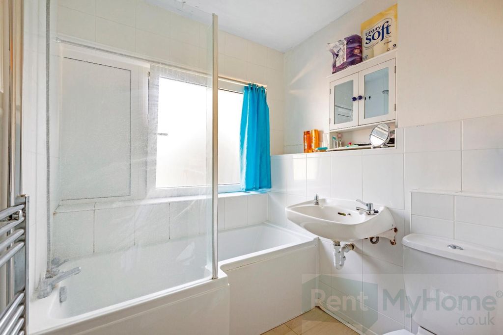 Property photo 3 of 8 Bathroom.Jpg