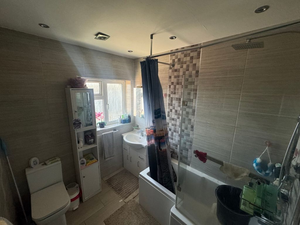 Property photo 3 of 11 Media Image 02