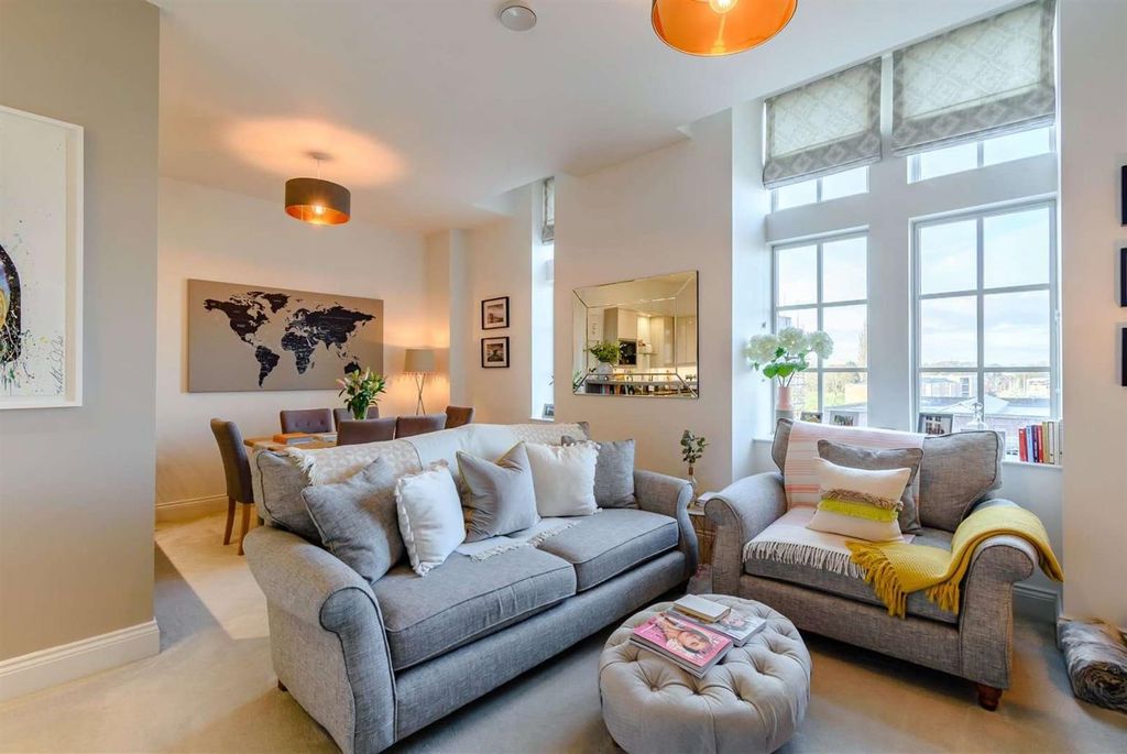 Property photo 2 of 12 0.Png