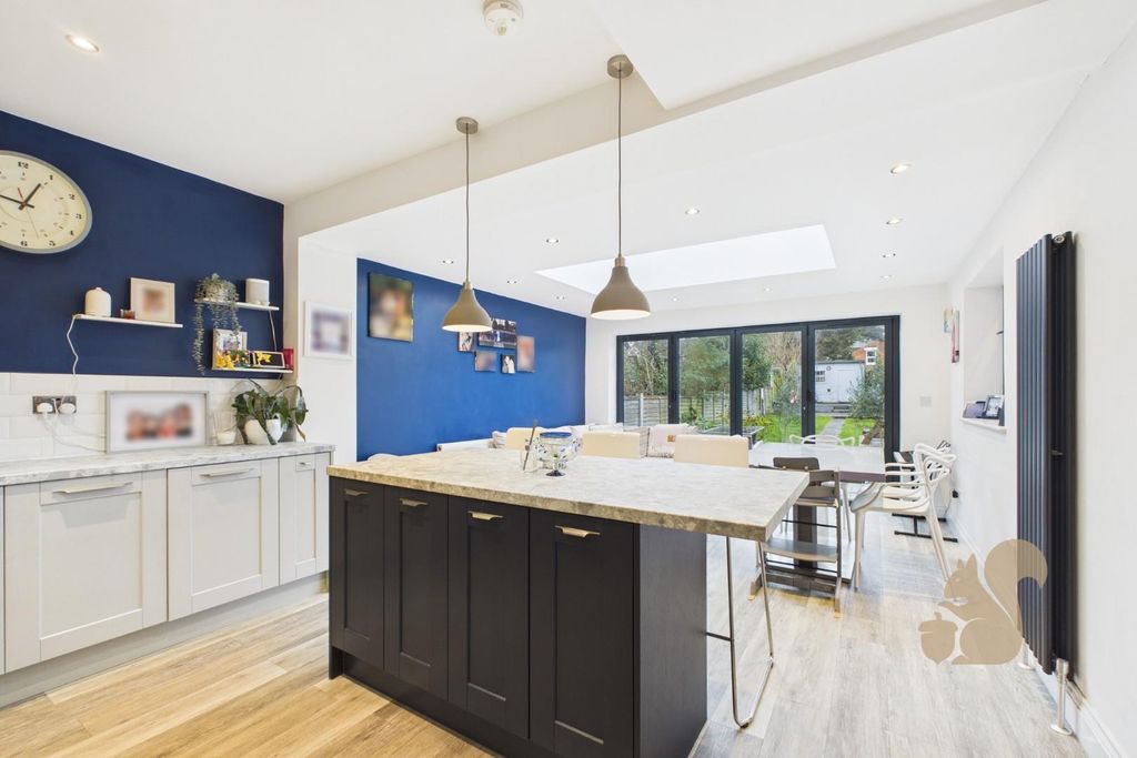 Property photo 2 of 32 Cam01659G0-Pr0716-Still006.Jpg