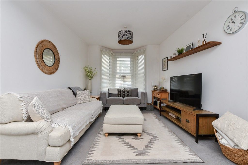 Property photo 1 of 14 Lounge