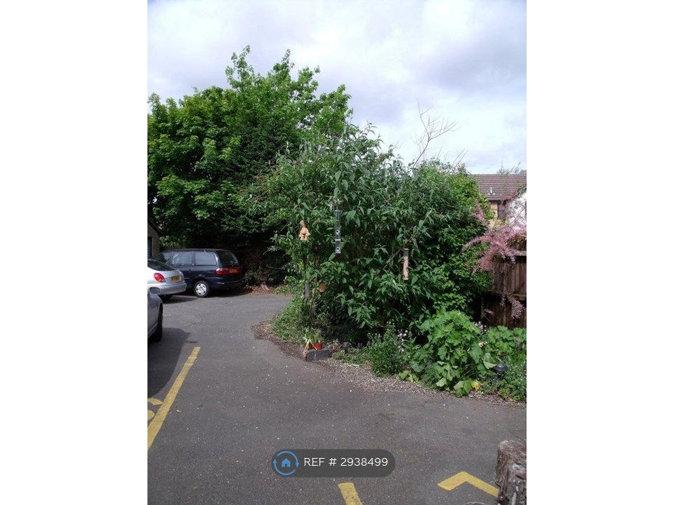 Property photo 3 of 8 Large Safe Car Park