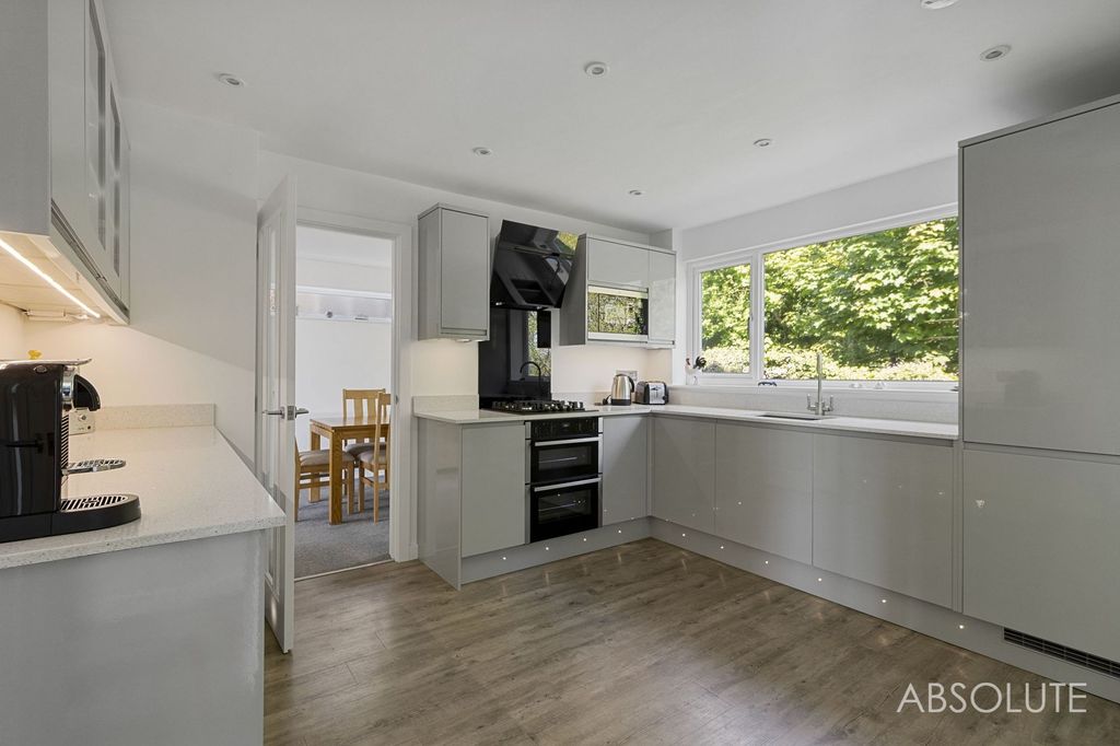 Property photo 2 of 24