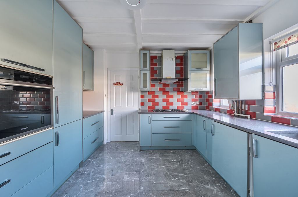 Property photo 2 of 23 1405752-17-697A74...