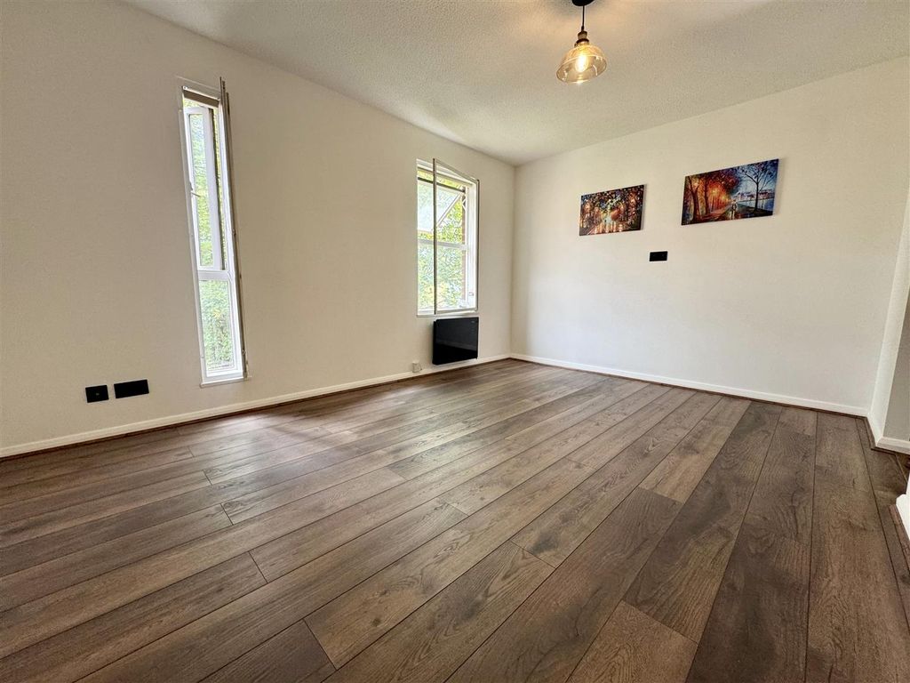 Property photo 3 of 14 2Ab85255-Ffb8-49A7-B567-E003005A69c6.Jpg