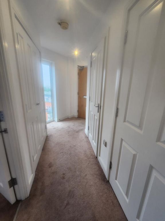 Property photo 2 of 8 Hallway