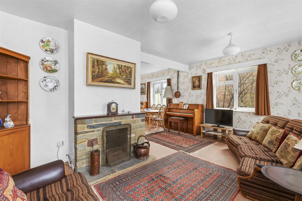 Property photo 3 of 16 12 Lowlands Crescent, Hp15 6Eg-7.Jpg